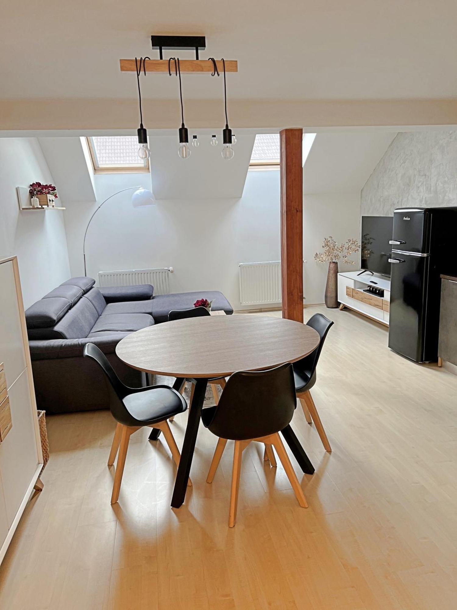 Mezonetovy Apartman V Centru Prag Exteriör bild