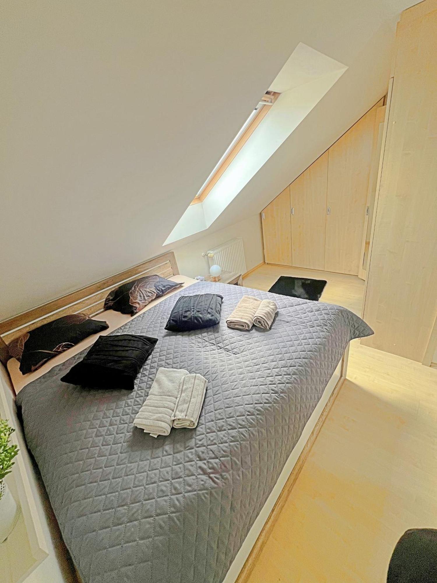 Mezonetovy Apartman V Centru Prag Exteriör bild